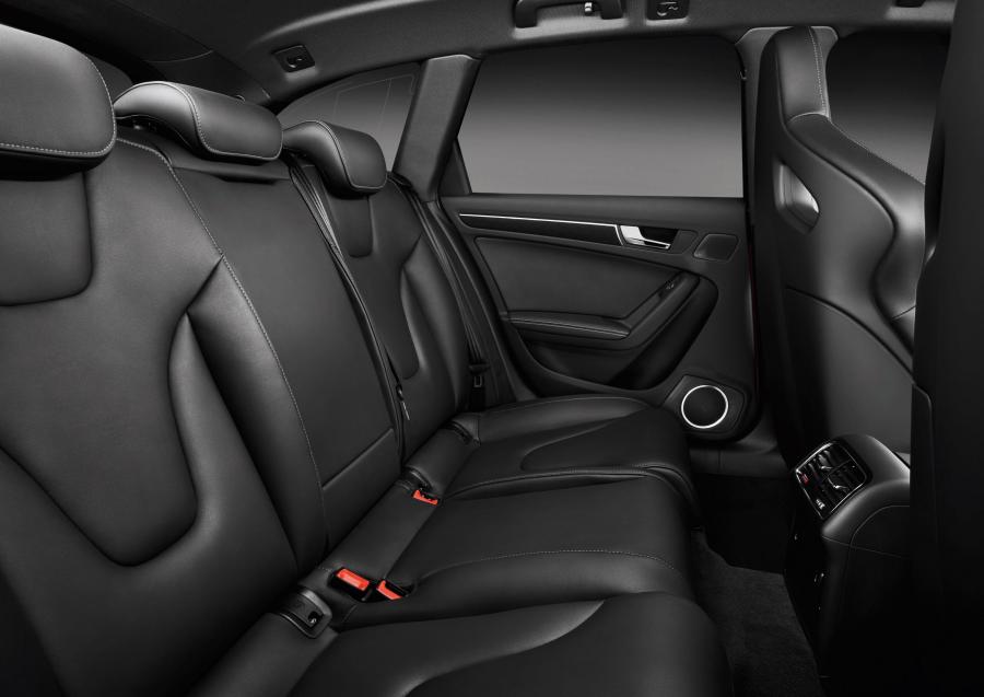 Интерьер Audi RS4 Avant (B8, 8K) 2012 года  (WW) (фото 85 из 114)